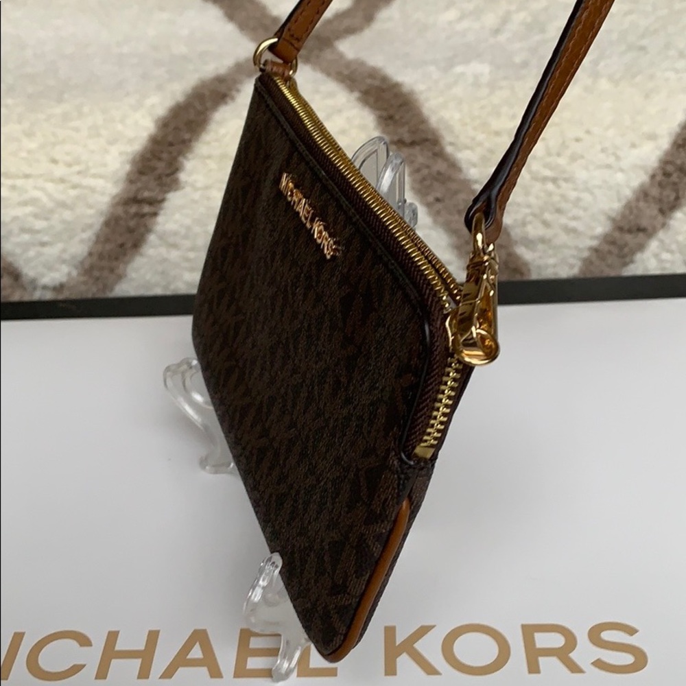 Michael Kors Jet Set Travel Lg Top Zip Wrislet - Picture 8 of 16